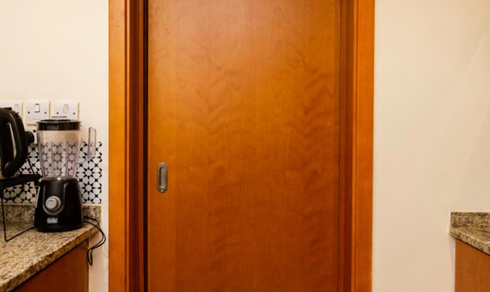 Πόρτα πριν την εφαρμογή μεμβράνης